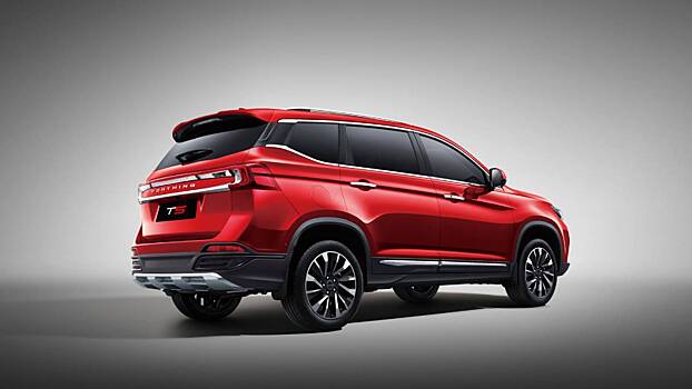 Кроссовер Forthing T5 обновился и стоит дешевле двух миллионов