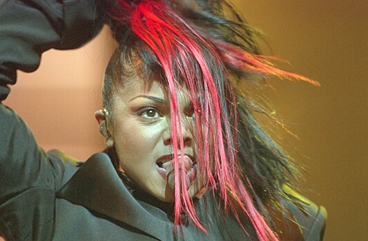 Джанет Джексон неожиданно приостановила концерты