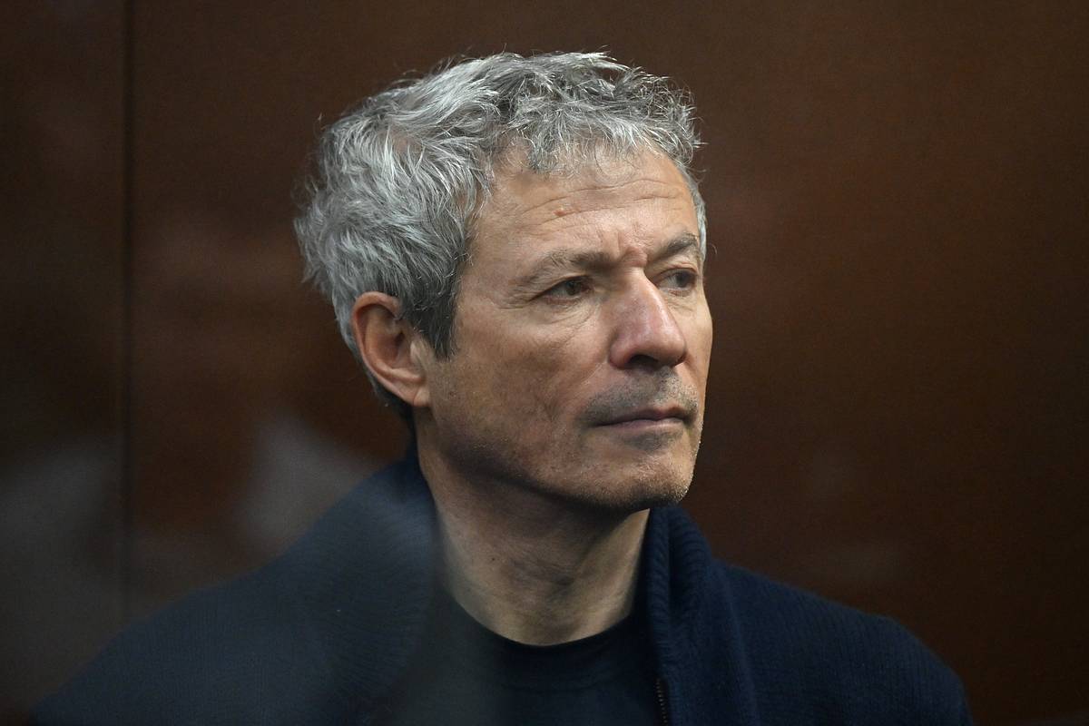 Российскому миллиардеру продлили арест