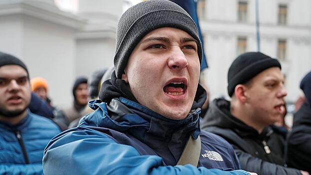 Радикалы обстреляли дом Авакова в Киеве