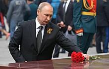 LIVE: Путин принимает парад Президентского полка