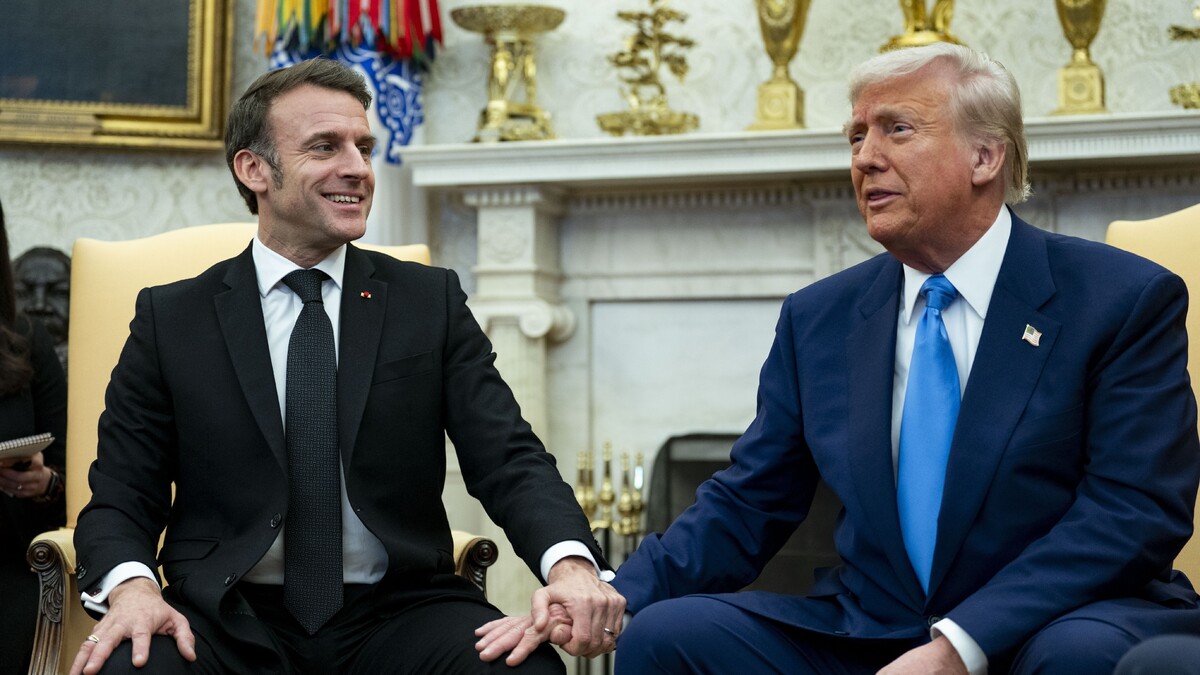 Раскрыты тайны языка жестов Макрона и Трампа в Белом доме