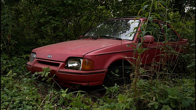 Посмотрите на оживление Ford Escort XR3i, который простоял в лесу 8 лет