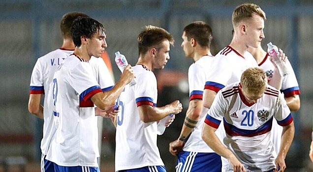 Карен Шахназаров раскритиковал игроков сборной России за незнание гимна