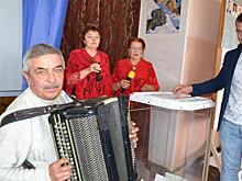 В Пронском районе местные голосовали под звуки баяна и народных песен