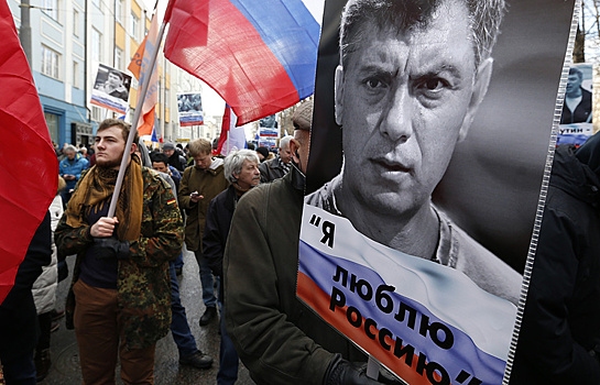 В центре Москвы началось шествие в память о Немцове