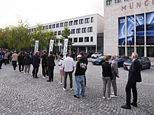 Агрессивно пристают: из-за мигрантов немки боятся ездить вечером в транспорте Мюнхена