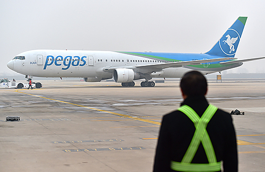 Из-за поломки санкционной авиадетали самолет Pegas Fly застрял в Таиланде. Что с пассажирами?