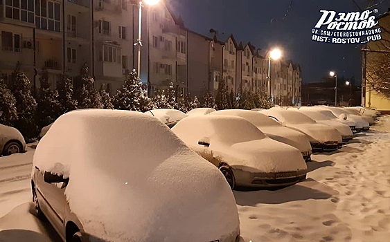 Ростов засыпало снегом: утром в понедельник город замер в пробках