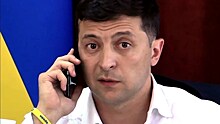 Зеленский пообещал подарить смартфоны привитым украинцам-пенсионерам