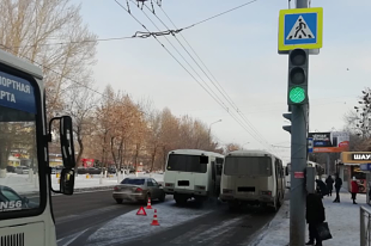 В Оренбурге водитель пассажирского автобуса сбил двух женщин