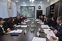 Омский губернатор Хоценко обсудил развитие судоходства в регионе