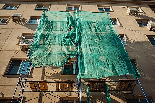 В Курске продолжаются восстановительные работы в доме на Красной площади