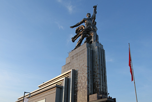 Полицейские выступят в День города у памятника «Рабочий и колхозница» на ВДНХ в Москве