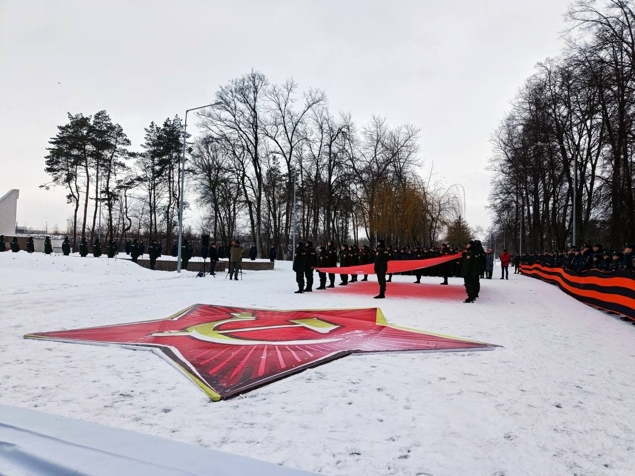 В Курске в парке «Солянка» пронесли 40-метровую георгиевскую ленту