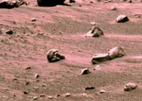 Уфолог увидел череп марсианина на снимках NASA