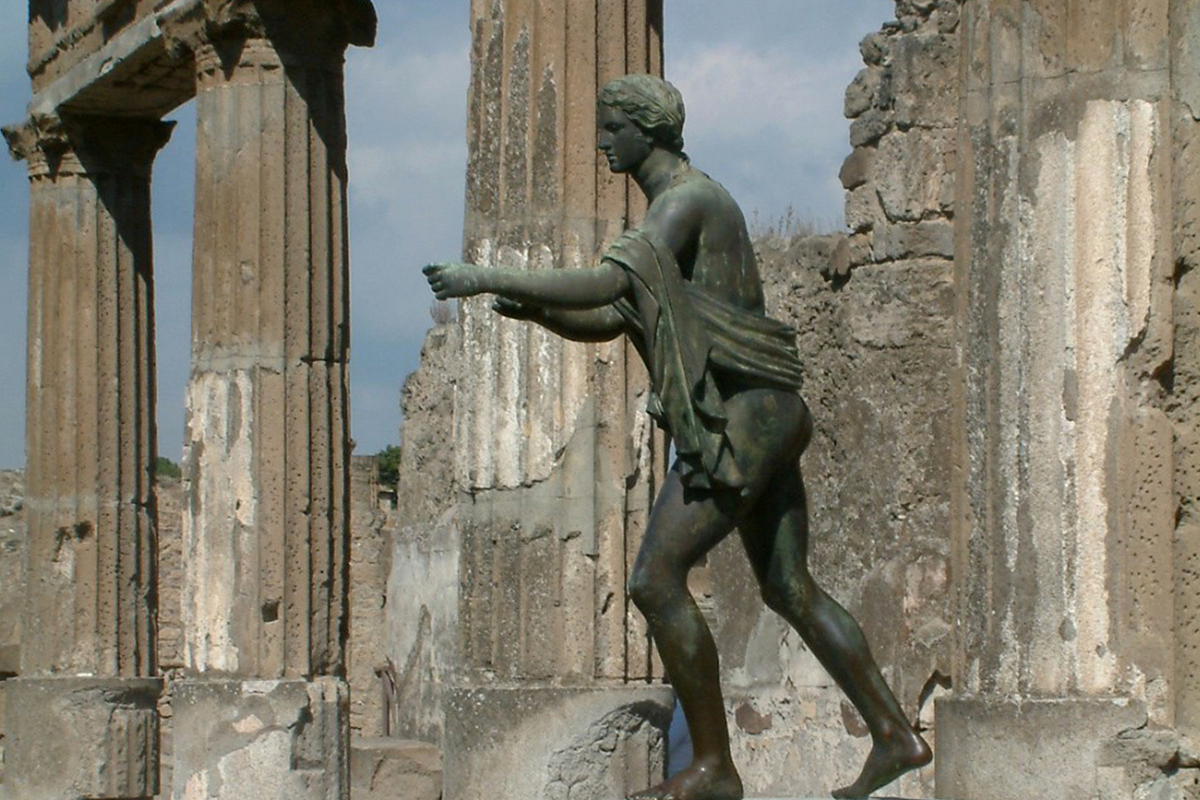 Во время раскопок гробницы в Помпеях найдены две необычные скульптуры