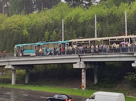 Больше 100 пострадавших и отказавшие тормоза. Главное о столкновении трамваев в Кемерове