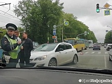 Лобовое стекло – вдребезги: в Екатеринбурге иномарка сбила пешехода