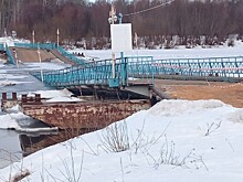 Частично затонувший мост в Гороховце, наконец, достанут