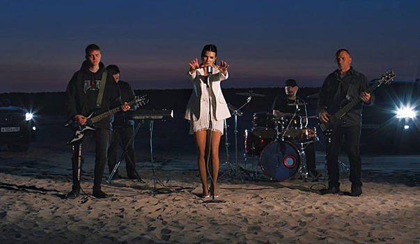 Отдыхающие в Геленджике пришли в восторг от голоса известной ямальской певицы Кристины Питулы. ВИДЕО