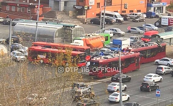 В Казани на проспекте Ямашева из-за отключения светофора произошла авария