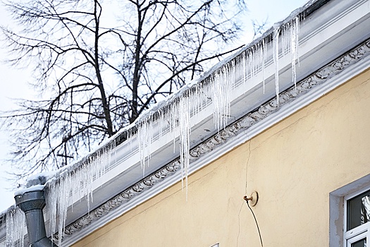 Пострадавшие от падения сосулек и снега с крыш могут требовать компенсацию