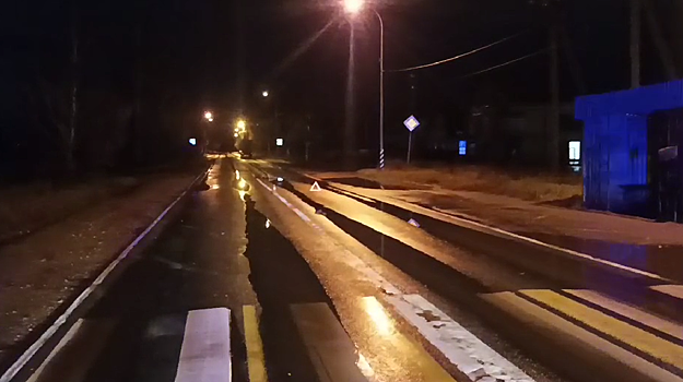 Легковушка и автобус насмерть переехали пешехода на Бору