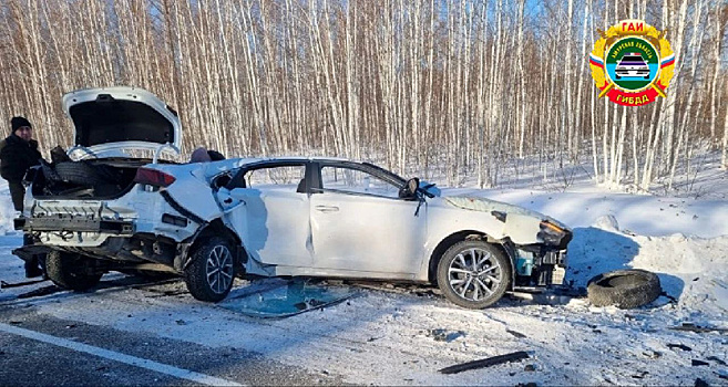 В Магдагачинском округе в ДТП погиб водитель «легковушки», еще один был травмирован