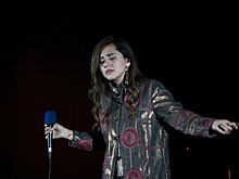 «Просыпаюсь с мыслями: «Боже мой, сегодня концерт!»: Manizha о перфекционизме, шоу в «Ледовом» и португальских фестивалях