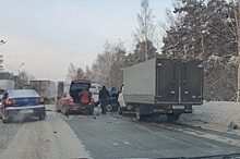 На мосту перед Новоберёзовским столкнулись четыре автомобиля