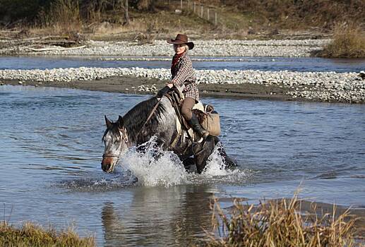 «Закрой глаза и держись за седло» Россиянка преодолела верхом на коне самые труднодоступные маршруты России. Как ей это удалось?