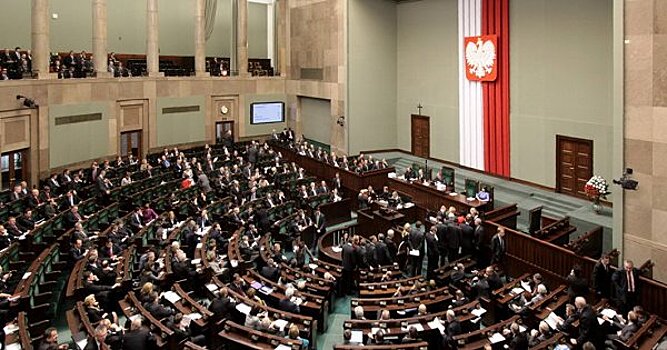В Польше отказались отправлять спикера в отставку из-за протестов в декабре