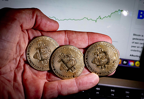 Биткоин пробивает исторические максимумы на фоне победы Трампа. Что происходит и подскочит ли он ещё выше?