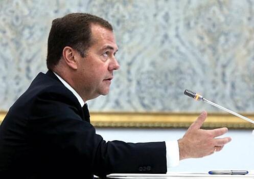 Медведев резко высказался о главе МИД ФРГ: «Абсолютная дура»