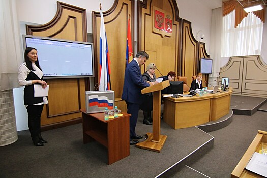 Красноярские депутаты прогуляли сессию и остались без руководителя Счетной палаты