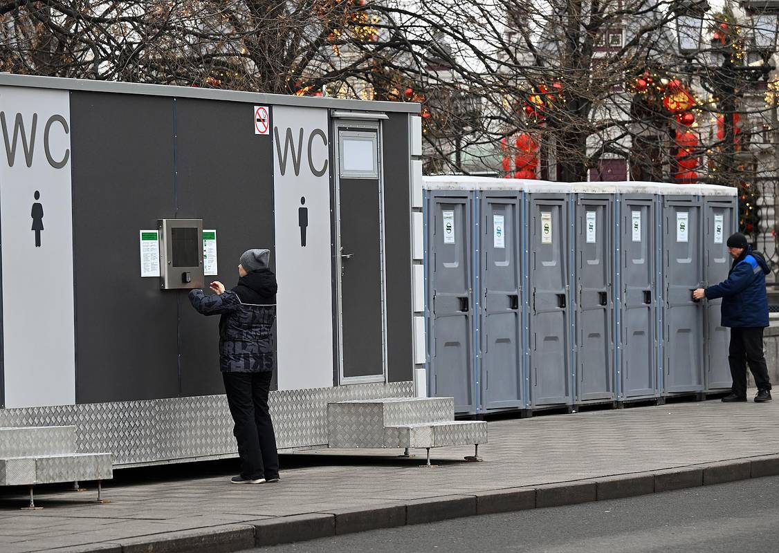 Артемий Лебедев раскритиковал общественные туалеты в России
