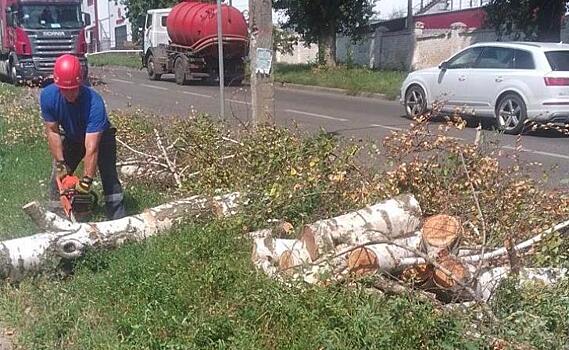 Аварийные бригады работают в усиленном режиме, чтобы полностью восстановить электроснабжение после ливня