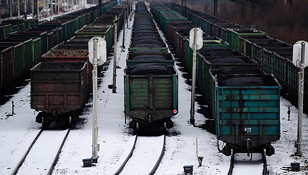 Украинский эксперт: запрет на российский уголь - привет олигарху Ахметову