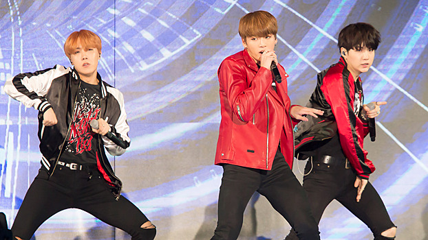 Эксперты объяснили, почему K-pop популярен у 20-летних и бабушек