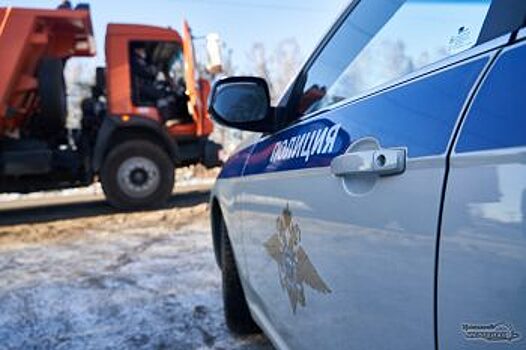 Под Екатеринбургом грузовик Росгвардии врезался в автомобиль