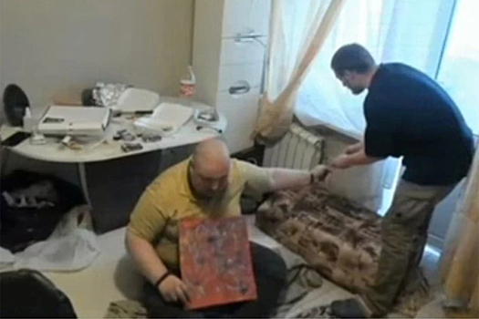 Блогеры удерживали россиянина в квартире и издевались над ним ради стрима