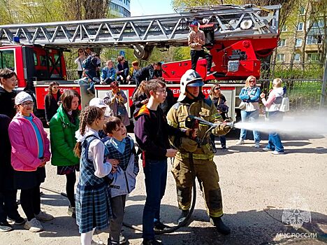 Двух юных нижегородцев наградили за решительные действия на пожаре