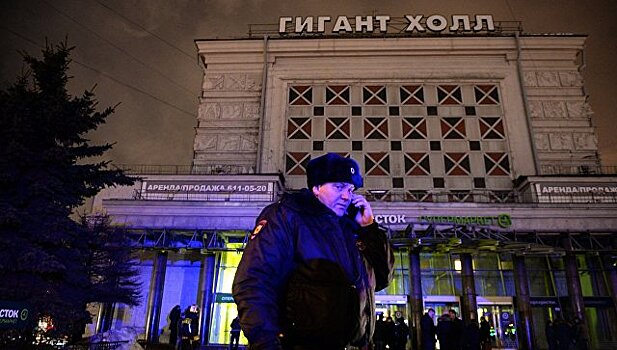 В Петербурге при взрыве в "Перекрестке" пострадала кассир