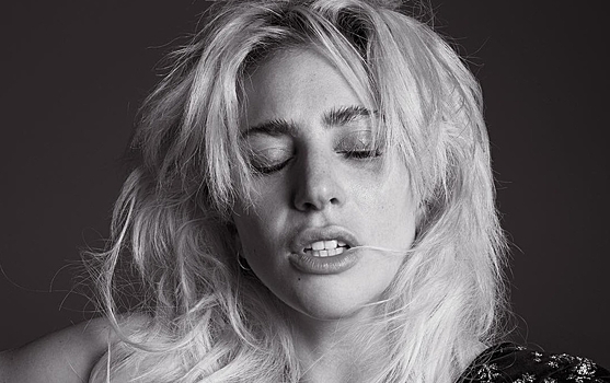 Леди Гага не может забыть своего экс-возлюбленного и каждый день ему пишет