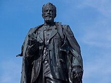 В Москве промыли памятник инженеру Шухову на Тургеневской площади