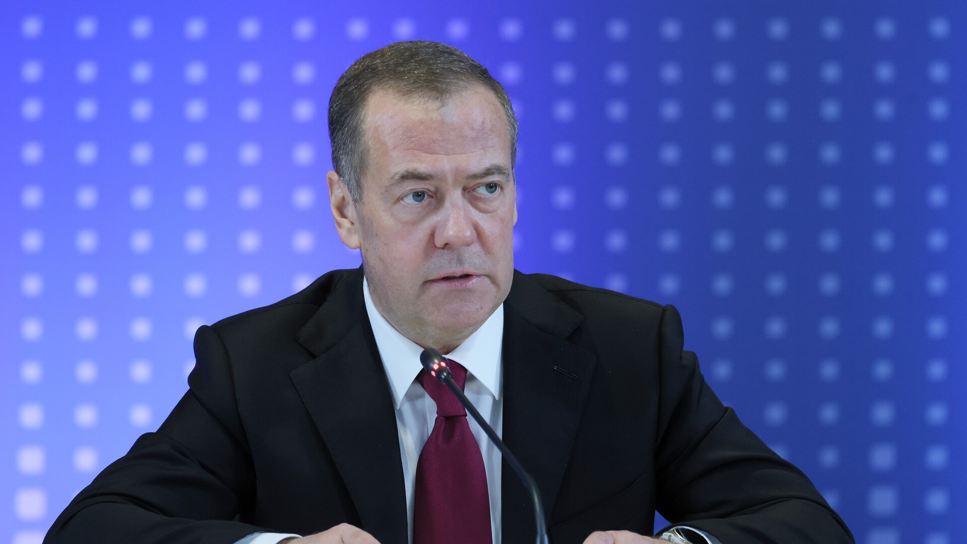 Медведев назвал воровским сходняком саммит Евросоюза