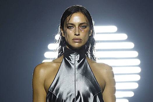 В сети обругали выход Ирины Шейк на подиум с синяком под глазом