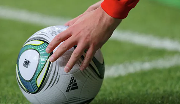 Украинских футболистов наказали за интервью на русском языке