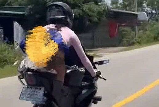 Россиянка в мини-юбке выполнила опасные трюки на мотоцикле в Азии и угодила под следствие